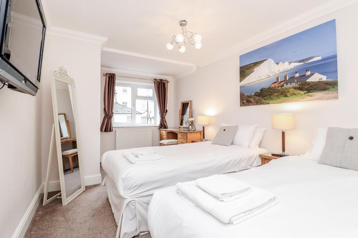 3 Queens Gardens Sea View Apartment อีสต์บอร์น ภายนอก รูปภาพ