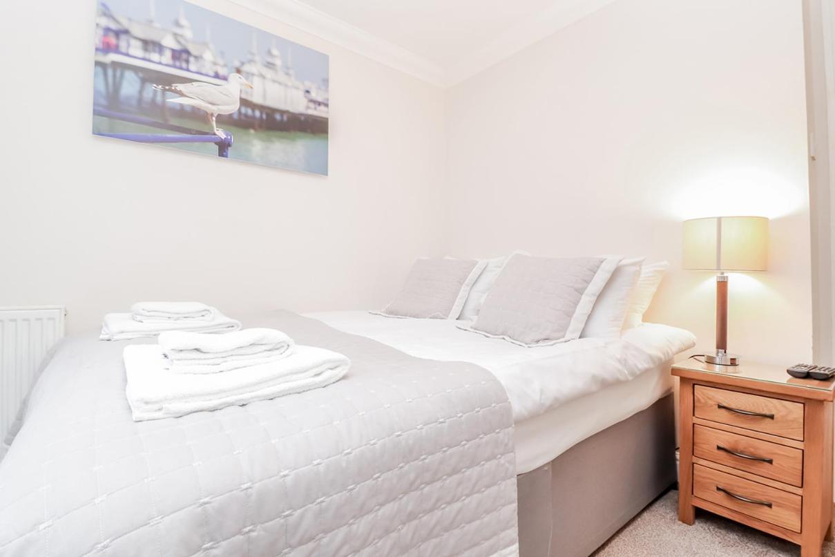 3 Queens Gardens Sea View Apartment อีสต์บอร์น ภายนอก รูปภาพ