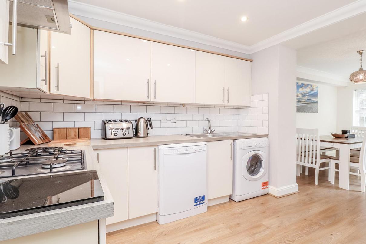 3 Queens Gardens Sea View Apartment อีสต์บอร์น ภายนอก รูปภาพ
