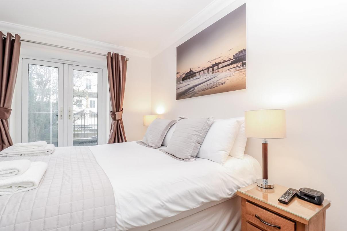 3 Queens Gardens Sea View Apartment อีสต์บอร์น ภายนอก รูปภาพ